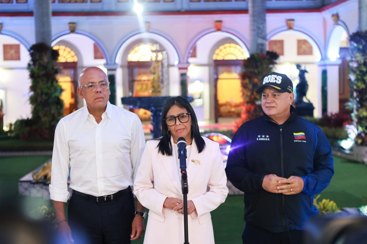 Delcy Rodríguez propone superar tensiones con Estados Unidos a un mes del arresto de Nicolás Maduro